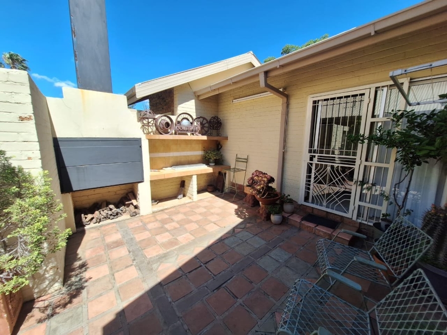 5 Bedroom Property for Sale in Fichardt Park Free State